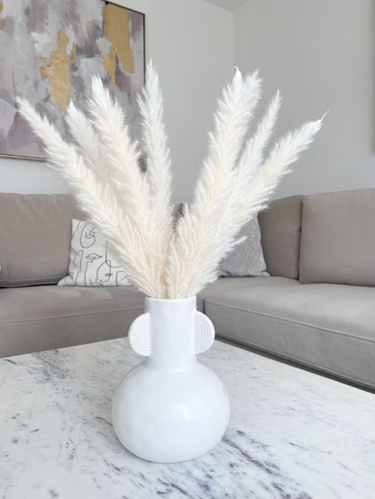 Chic Cloud Pampas: Petite White Plumes for Modern Vibes